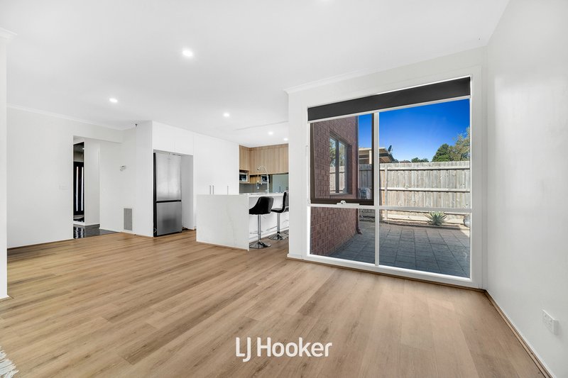 Photo - 36 James Wyman Place, Hampton Park VIC 3976 - Image 11