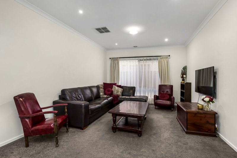 Photo - 36 Johnson Drive, Glen Waverley VIC 3150 - Image 4