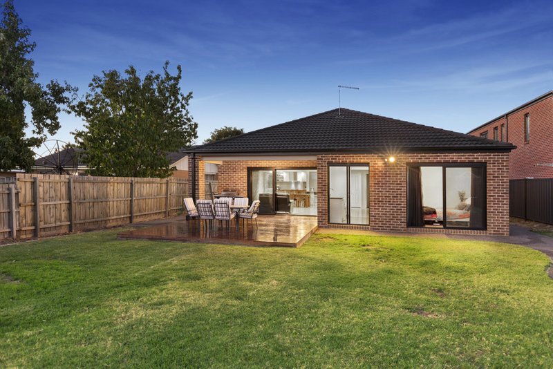 Photo - 36 Johnson Drive, Glen Waverley VIC 3150 - Image 9