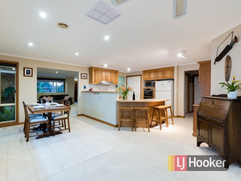 Photo - 36 Kirkwood Crescent, Hampton Park VIC 3976 - Image 6