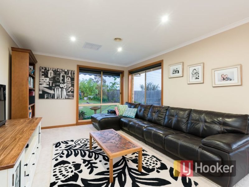 Photo - 36 Kirkwood Crescent, Hampton Park VIC 3976 - Image 7