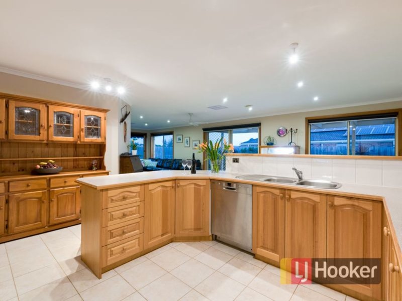 Photo - 36 Kirkwood Crescent, Hampton Park VIC 3976 - Image 8