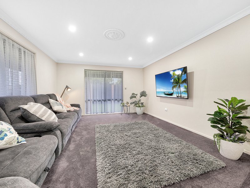 Photo - 36 Lawless Drive, Cranbourne North VIC 3977 - Image 3