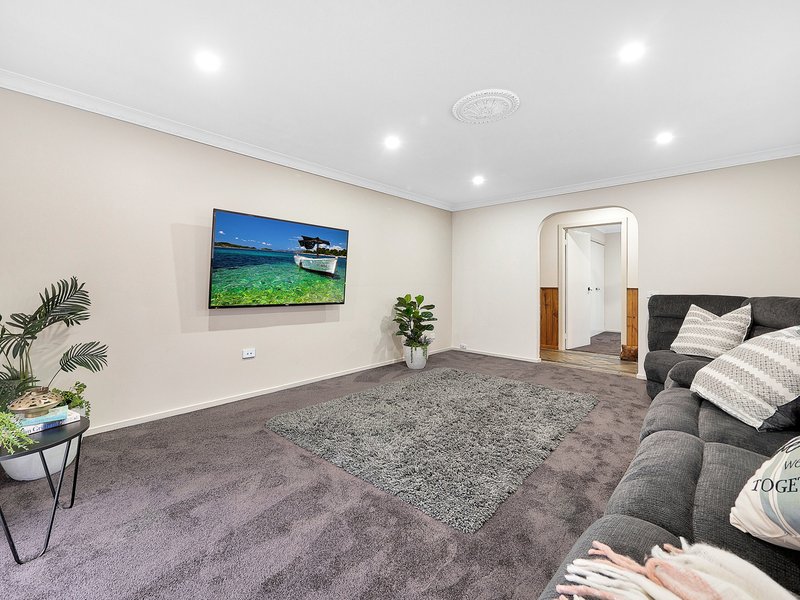 Photo - 36 Lawless Drive, Cranbourne North VIC 3977 - Image 5