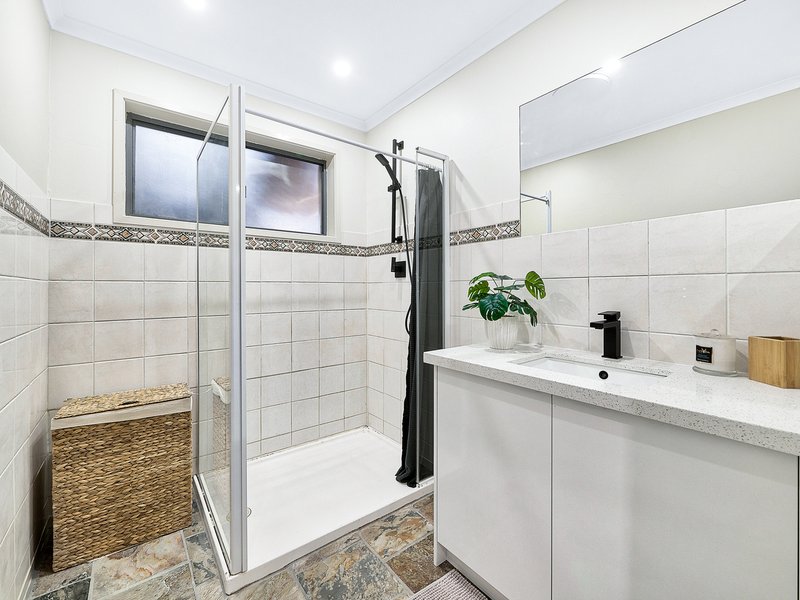 Photo - 36 Lawless Drive, Cranbourne North VIC 3977 - Image 10