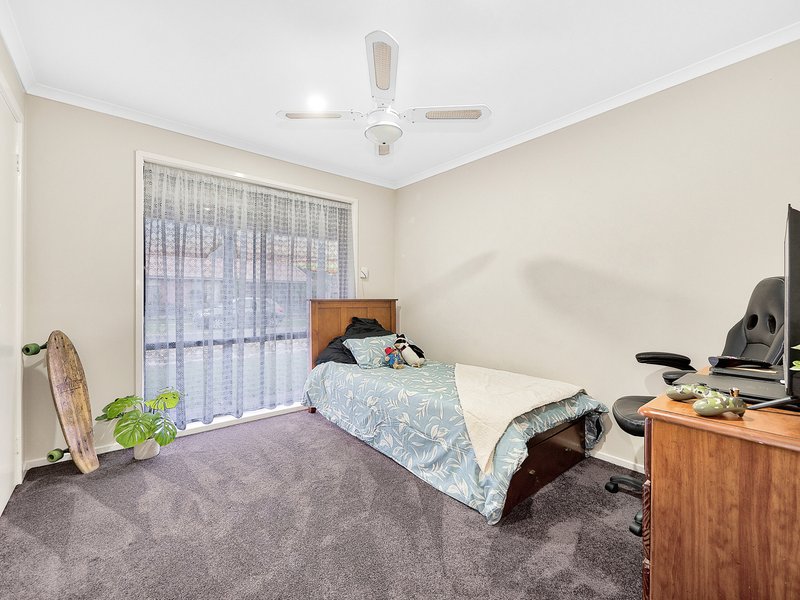 Photo - 36 Lawless Drive, Cranbourne North VIC 3977 - Image 11