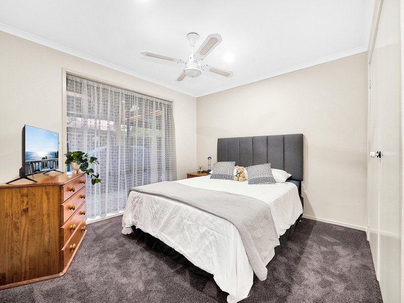 Photo - 36 Lawless Drive, Cranbourne North VIC 3977 - Image 13