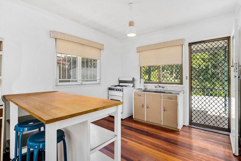 Photo - 36 Lily Street, Everton Hills QLD 4053 - Image 2