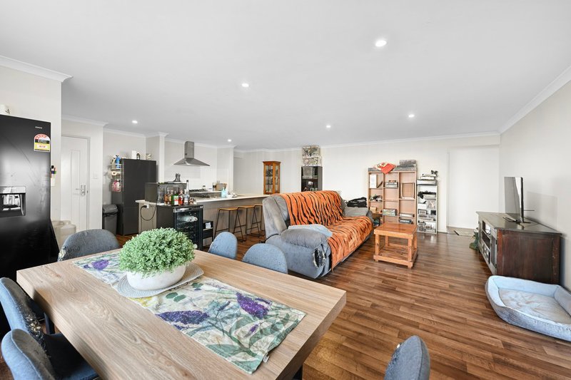 Photo - 36 Lugger Outlook, Glenfield WA 6532 - Image 3