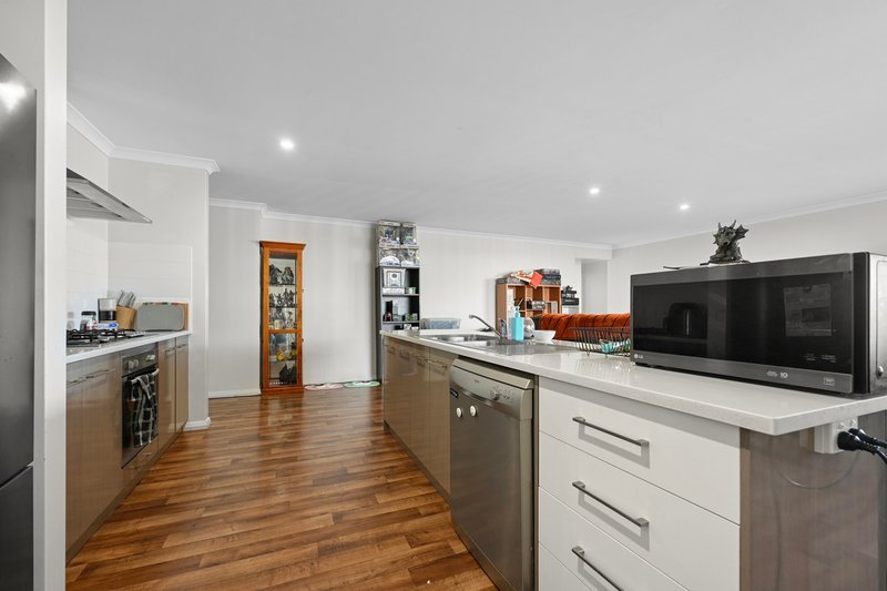 Photo - 36 Lugger Outlook, Glenfield WA 6532 - Image 5