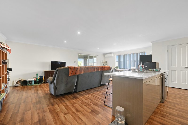 Photo - 36 Lugger Outlook, Glenfield WA 6532 - Image 6
