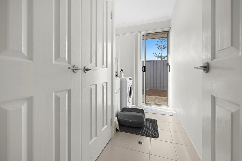 Photo - 36 Lugger Outlook, Glenfield WA 6532 - Image 12