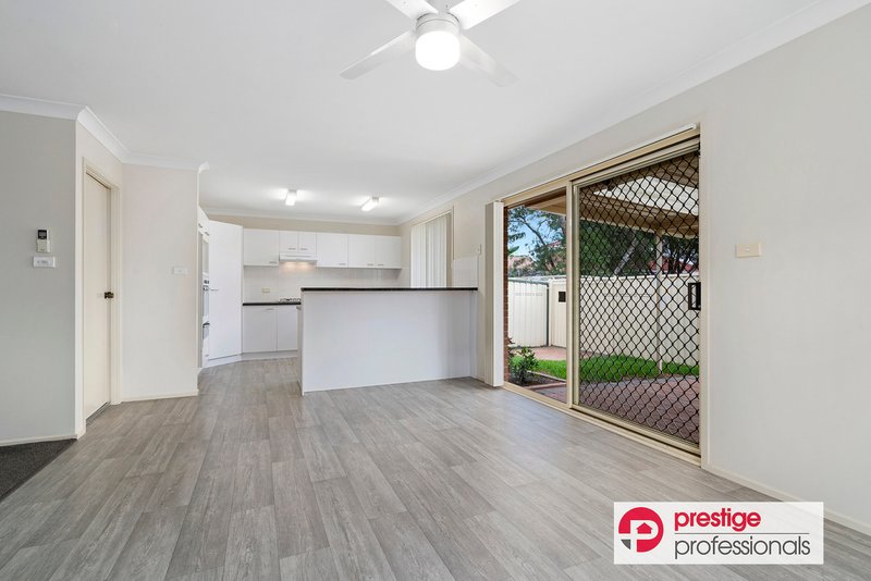 Photo - 36 Lyndhurst Court, Wattle Grove NSW 2173 - Image 3