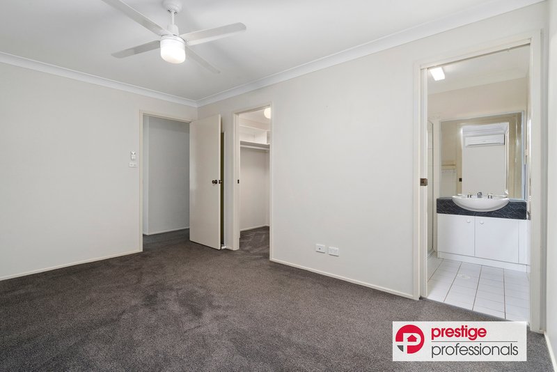 Photo - 36 Lyndhurst Court, Wattle Grove NSW 2173 - Image 4