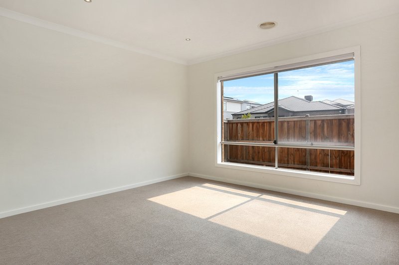 Photo - 36 Maiden Crescent, Point Cook VIC 3030 - Image 3