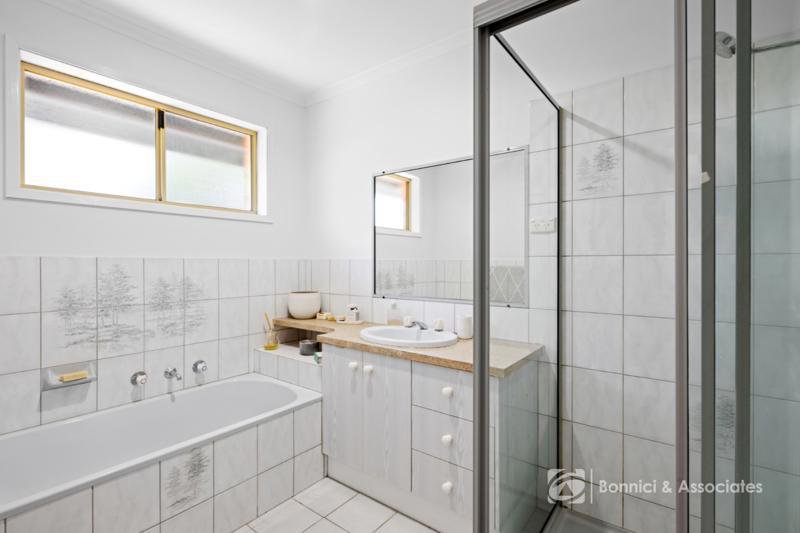 Photo - 36 Mcewen Crescent, West Wodonga VIC 3690 - Image 12