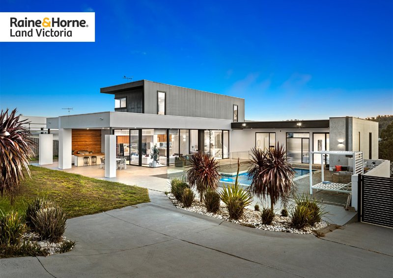 Photo - 36 Meridian Drive, South Morang VIC 3752 - Image 2