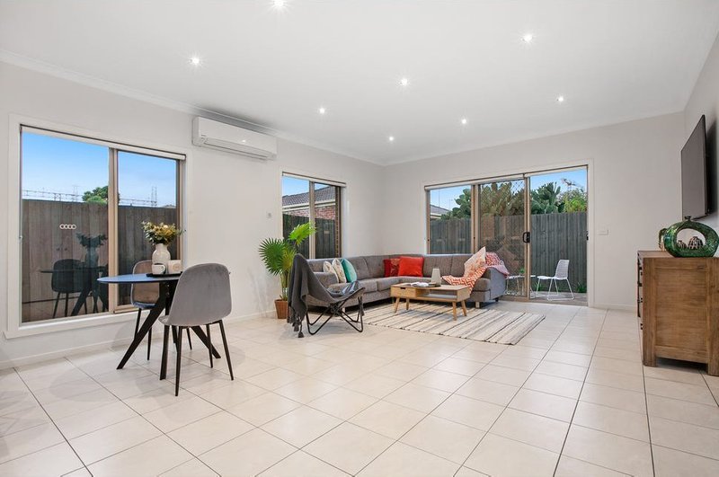 Photo - 3/6 Merrilands Road, Reservoir VIC 3073 - Image 3