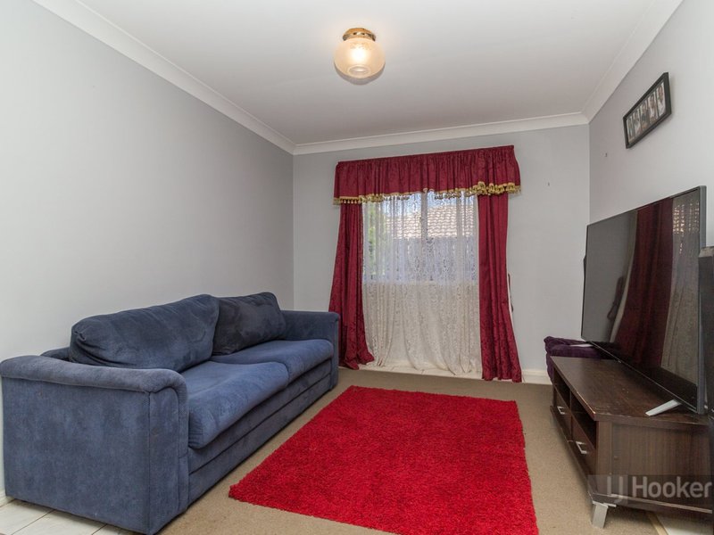 Photo - 36 Mortlake Crescent, Boronia Heights QLD 4124 - Image 4