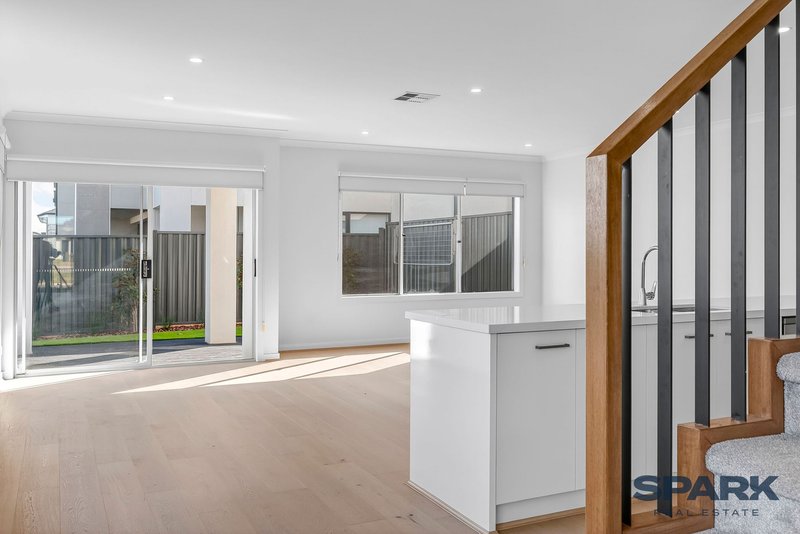 Photo - 36 Mosman Circuit, Tarneit VIC 3029 - Image 2