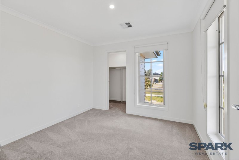 Photo - 36 Mosman Circuit, Tarneit VIC 3029 - Image 8