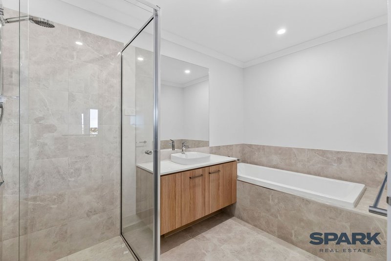 Photo - 36 Mosman Circuit, Tarneit VIC 3029 - Image 10