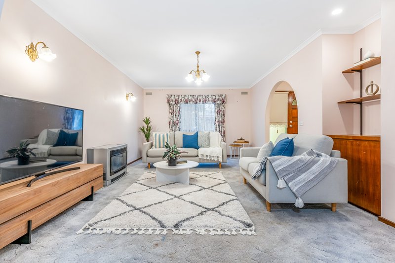Photo - 36 Nabilla Crescent, Strathdale VIC 3550 - Image 2