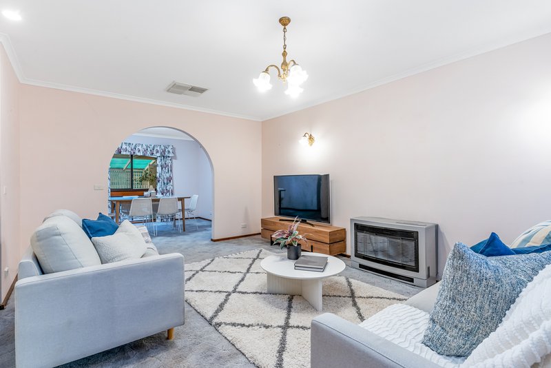 Photo - 36 Nabilla Crescent, Strathdale VIC 3550 - Image 3