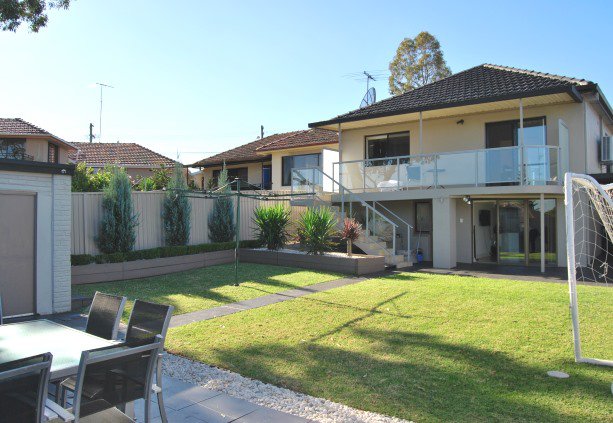 Photo - 36 Nockolds Avenue, Mount Lewis NSW 2190 - Image 11