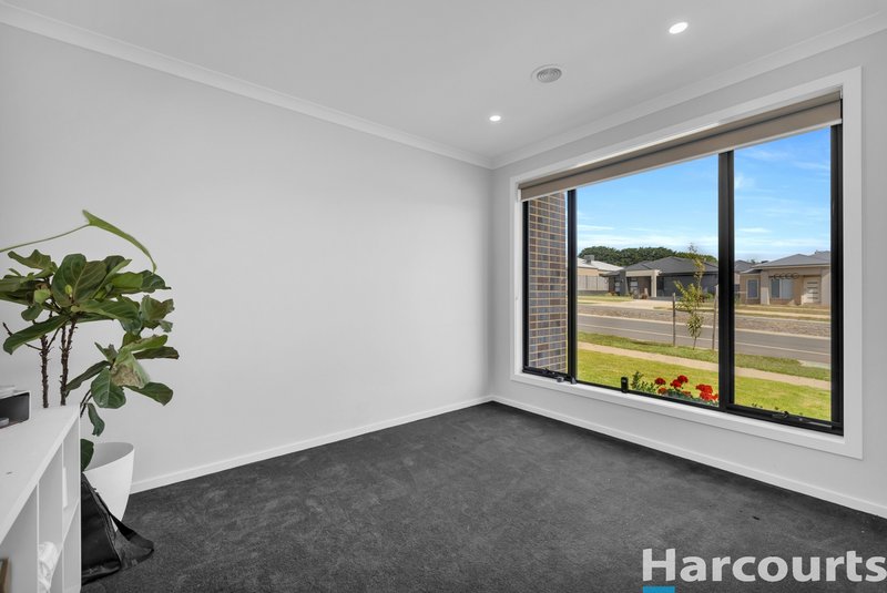 Photo - 36 Palladium Boulevard, Drouin VIC 3818 - Image 2