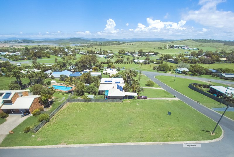 Photo - 36 Pears Street, Emu Park QLD 4710 - Image 3