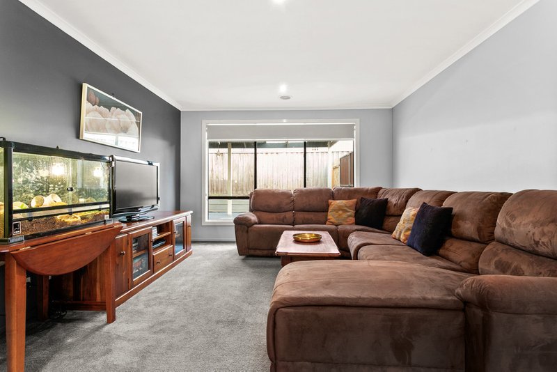 Photo - 36 Pioneers Crescent, Pakenham VIC 3810 - Image 3