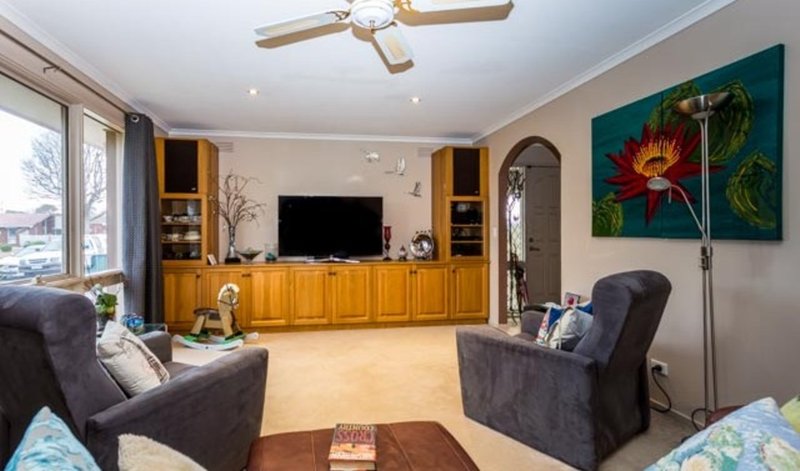 Photo - 36 Quarbing Street, Werribee VIC 3030 - Image 6