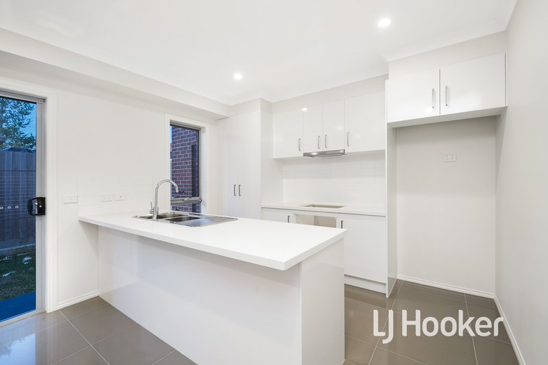 Photo - 3/6 Robert Street, Dandenong VIC 3175 - Image 2