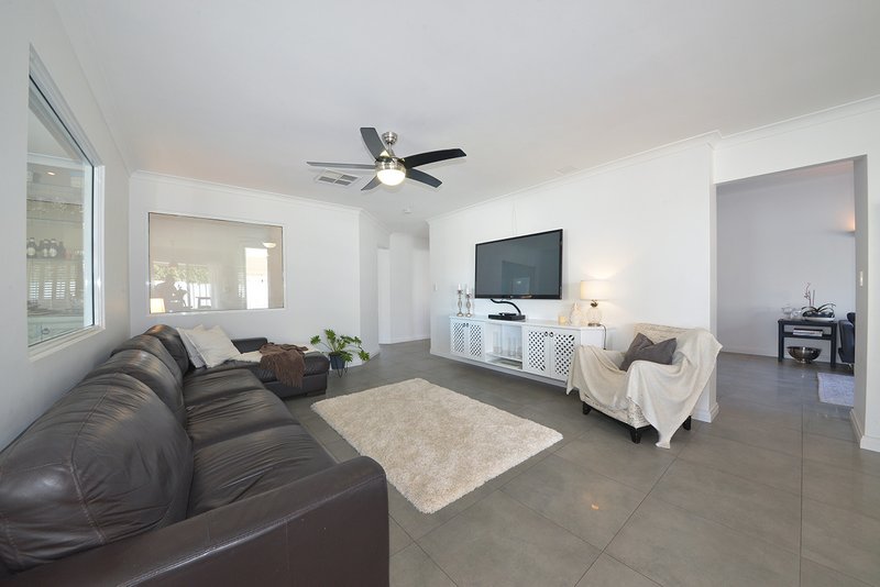 Photo - 36 Rochester Drive, Mindarie WA 6030 - Image 12