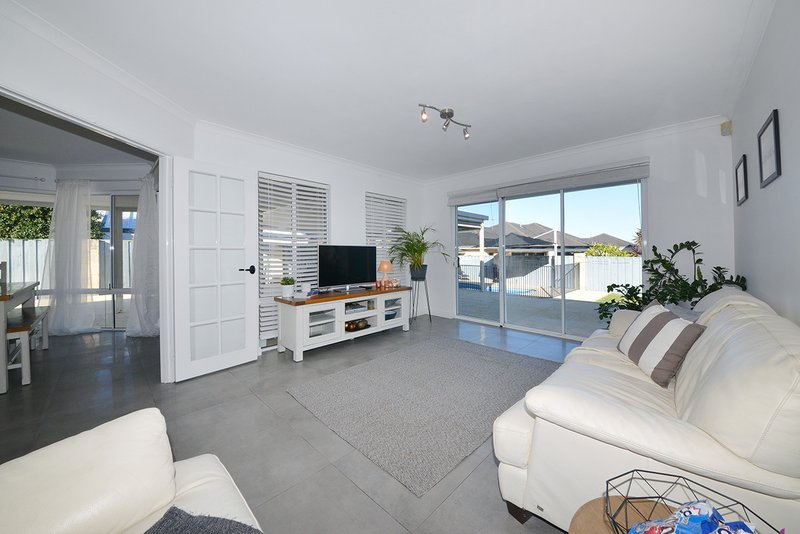 Photo - 36 Rochester Drive, Mindarie WA 6030 - Image 18