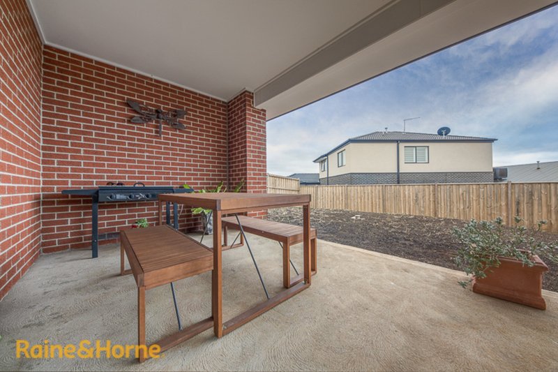 Photo - 36 Rosenthal Boulevard, Sunbury VIC 3429 - Image 11