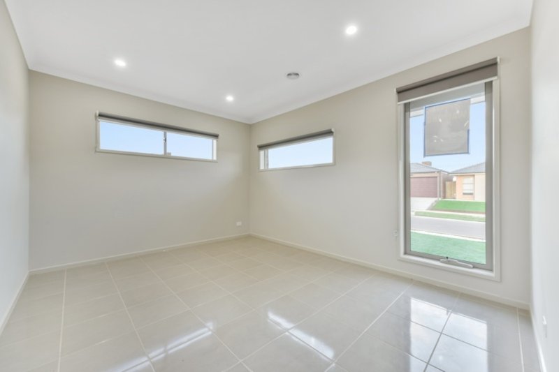 Photo - 36 Samsara Avenue, Truganina VIC 3029 - Image 7