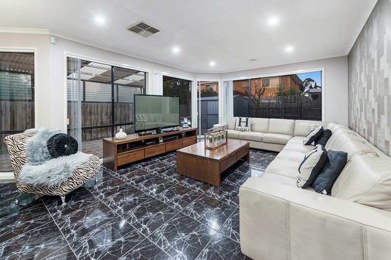 Photo - 36 Santa Cruz Boulevard, Roxburgh Park VIC 3064 - Image 3