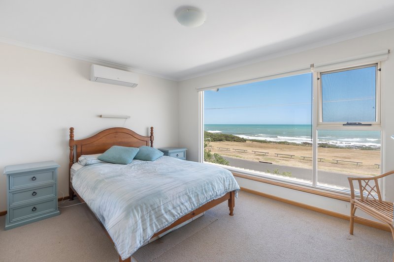 Photo - 36 Seaview Avenue, Middleton SA 5213 - Image 13