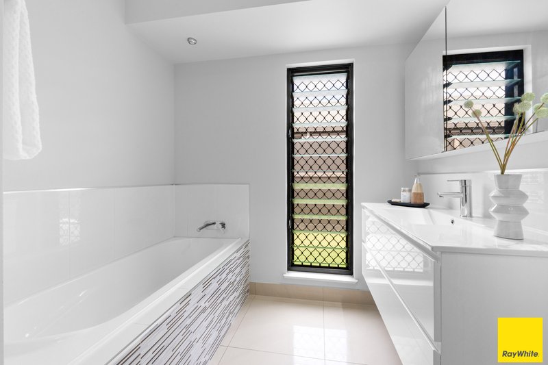 Photo - 36 Singleton Close, Smithfield QLD 4878 - Image 12