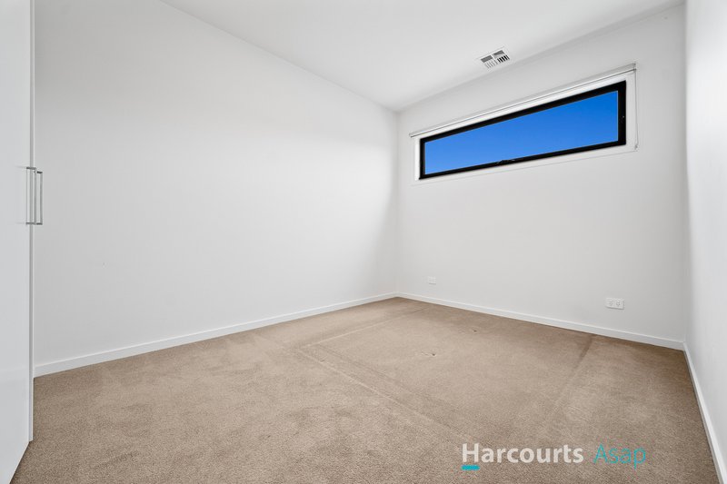 Photo - 36 Spirit Boulevard, Cranbourne East VIC 3977 - Image 8