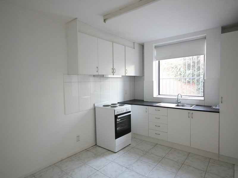 Photo - 3/6 St James Avenue, Springvale VIC 3171 - Image 4