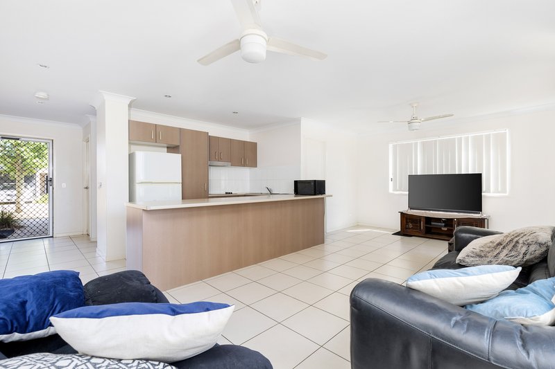 Photo - 3/6 Sullivan Street, Emerald QLD 4720 - Image 2