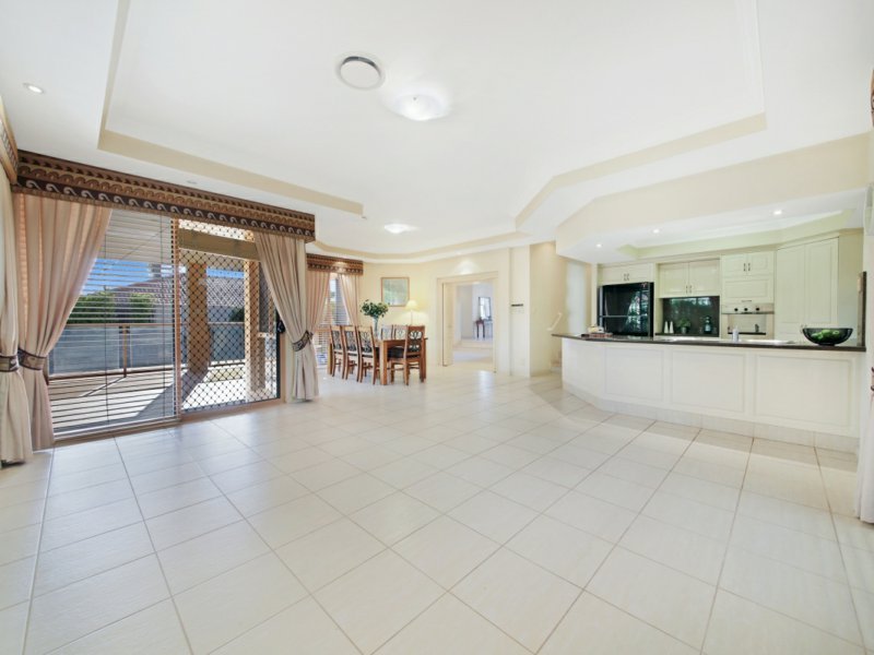 Photo - 36 Tee Trees Blvd , Arundel QLD 4214 - Image 9