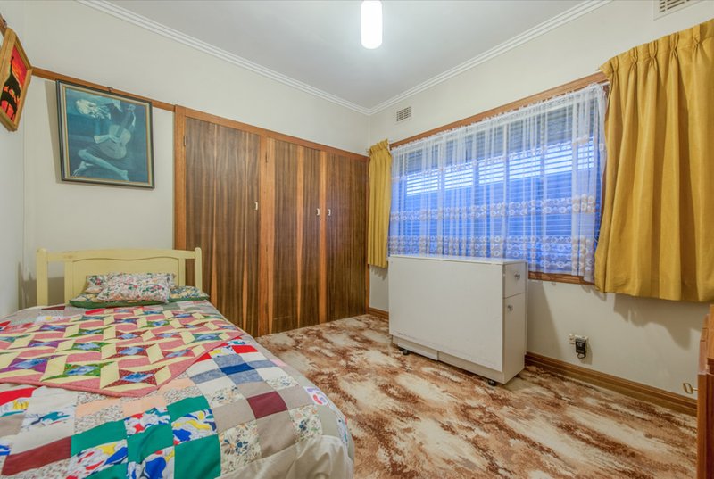 Photo - 36 Thackeray Road, Reservoir VIC 3073 - Image 7