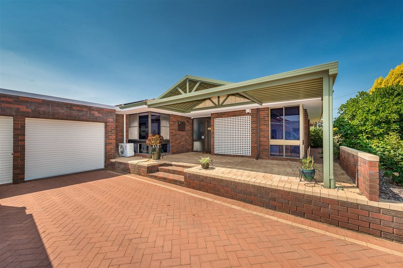 Photo - 36 Tresise Street, Carine WA 6020 - Image 2