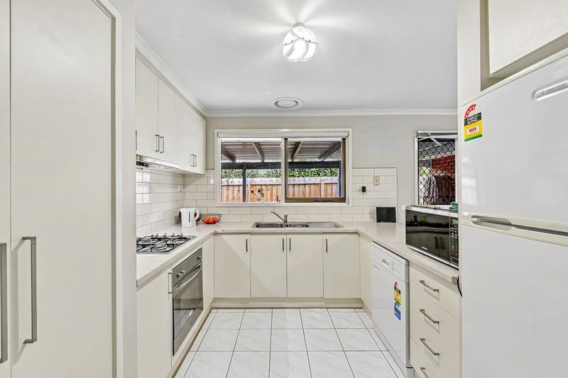 Photo - 36 Verona Drive, Hampton Park VIC 3976 - Image 5