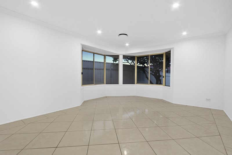 Photo - 36 Wainewright Avenue, West Hoxton NSW 2171 - Image 7