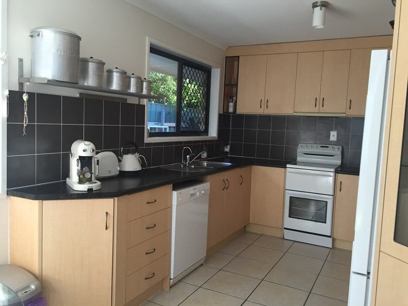 Photo - 36 Waratah Ave , Victoria Point QLD 4165 - Image 2